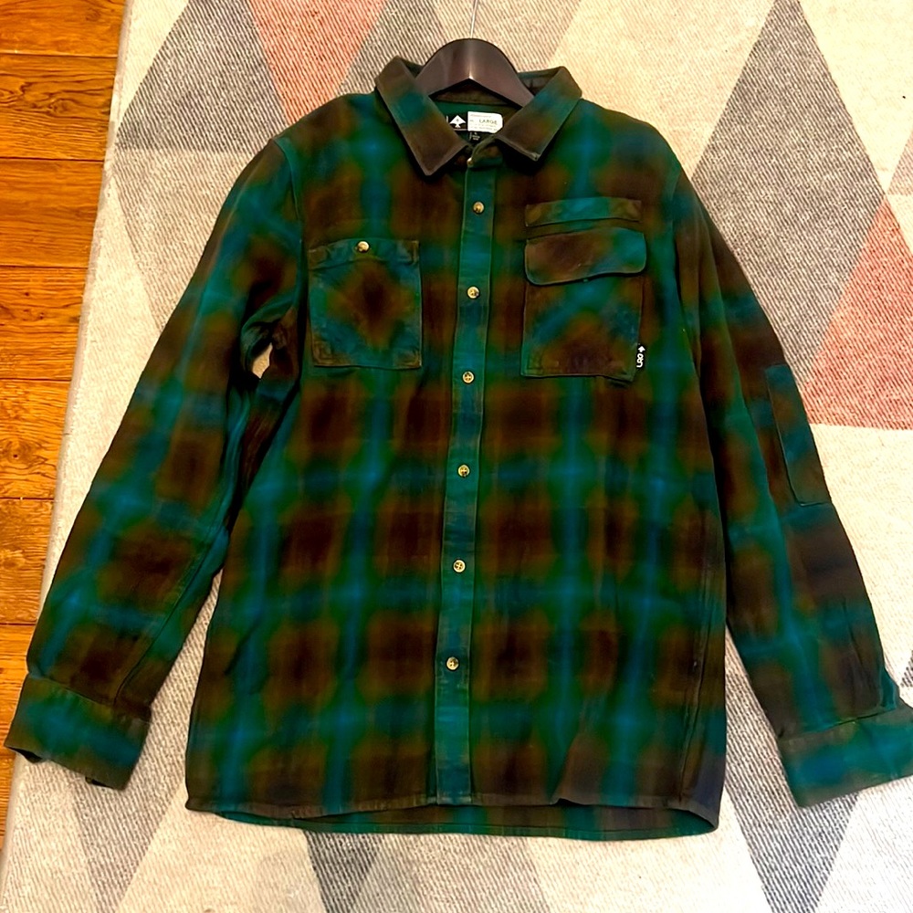 Genuine Lifted Research Group, long sleeve button up Men’s flannel size Large!